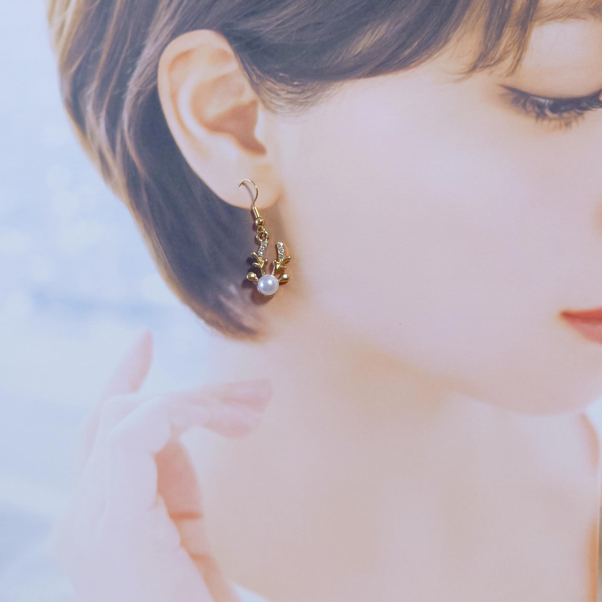 トナカイのパールピアス・イヤリング 冬 クリスマス デート ギフト プレゼント ジルコニア | 6枚目